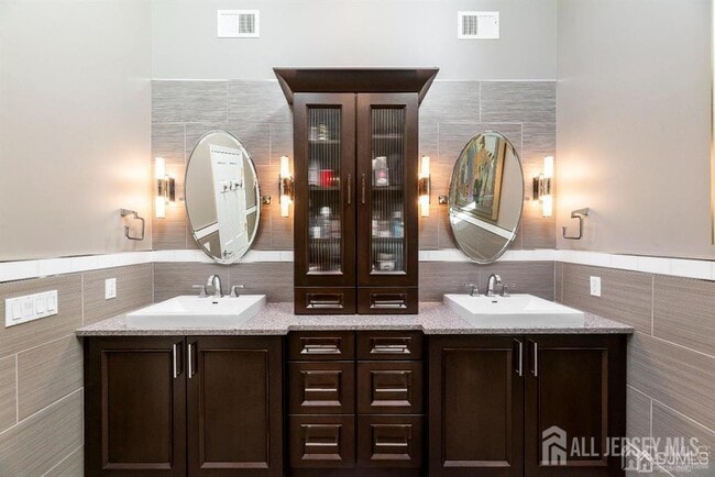 Building Photo - 4 Rebel Run Dr