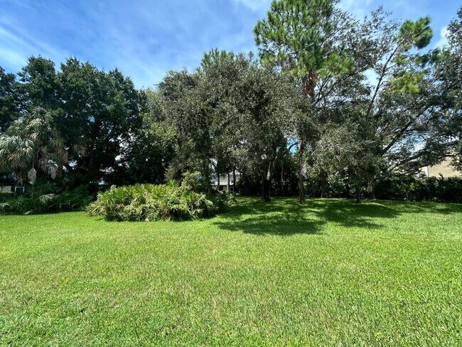 Building Photo - 12477 Berkeley Square Dr