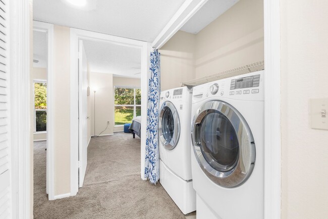 Building Photo - TWO BEDROOM CONDOMINIUM IN THE HIGHLANDS A...