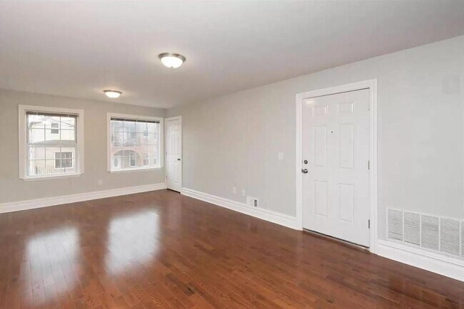 Building Photo - 28 Van Cleef St