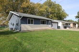 Building Photo - 2 Bedroom 1 Bath