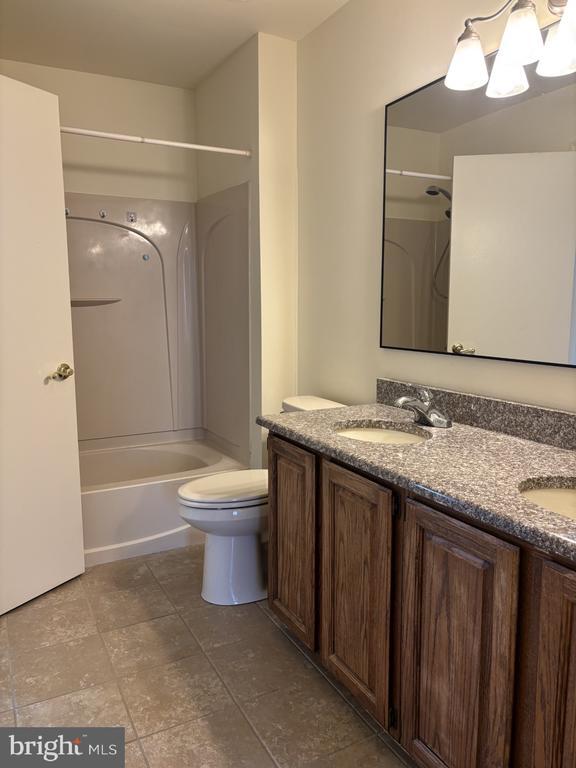 Building Photo - 2028 Yorktown N