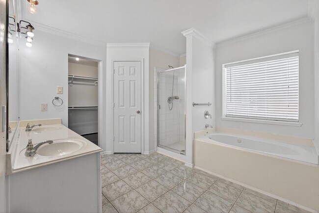 Building Photo - 2202 Laurel Branch Way