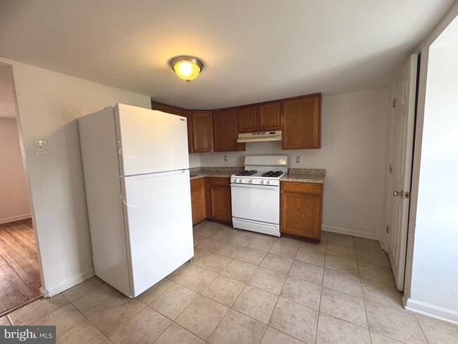 Building Photo - 805 Brooks Ln