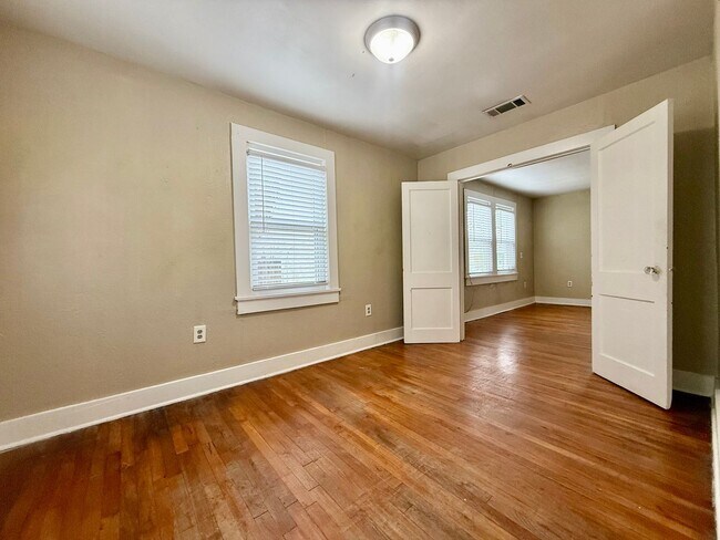 Building Photo - 835 Iris St