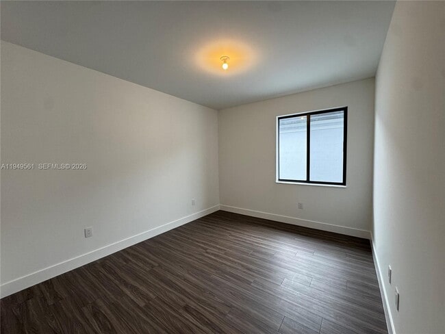 Building Photo - 19749 NE 16th Pl