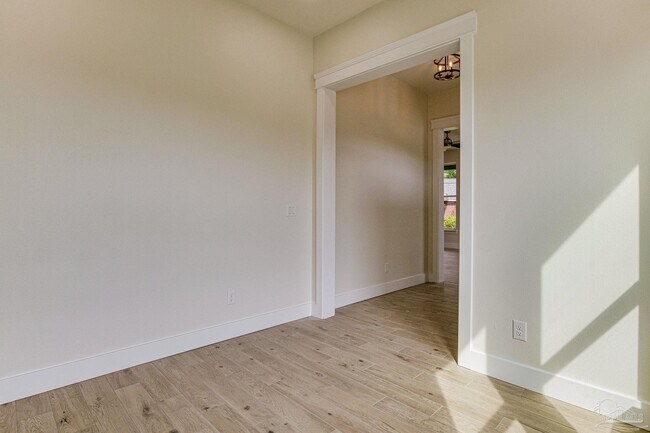Building Photo - 412 Elcino Dr