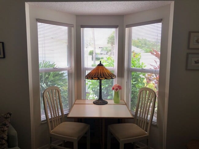 Building Photo - NEWLY LISTED 2BD/2BA/2CG Villa