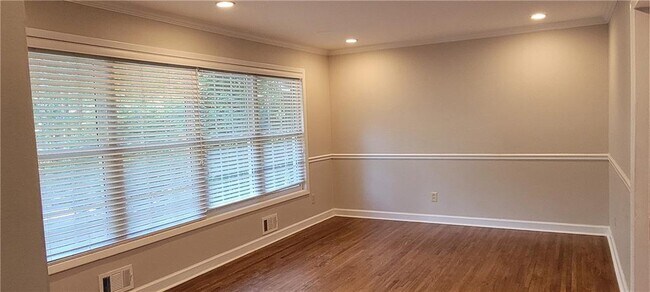 Building Photo - 2497 Wentworth Dr NE