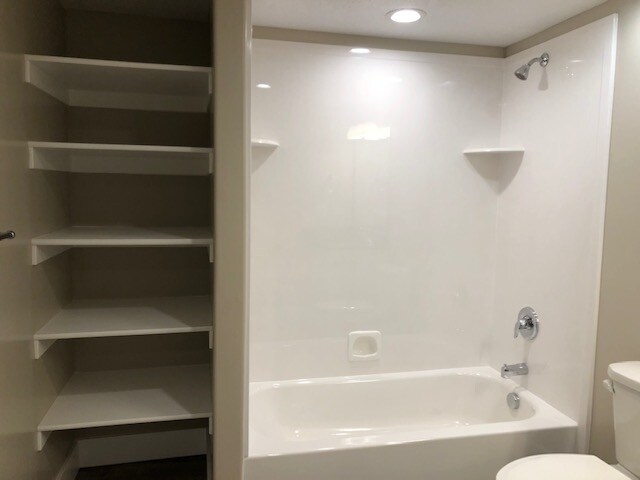 Building Photo - 584 2530 W