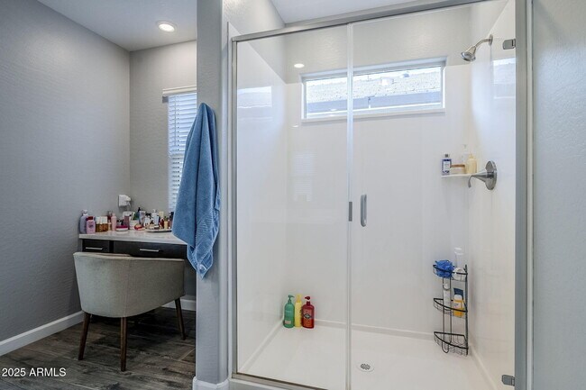 Building Photo - 9935 E Thornbush Ave