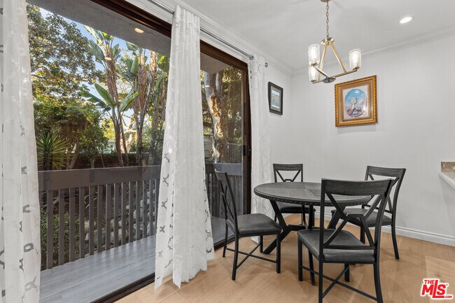 Building Photo - 450 San Vicente Blvd