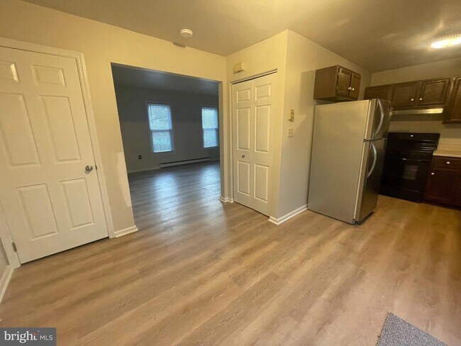 Building Photo - 203 Cross Keys Dr