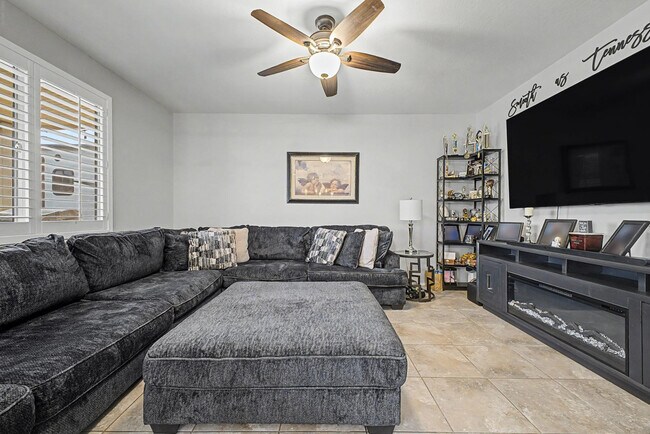 Building Photo - 18235 W Ida Ln