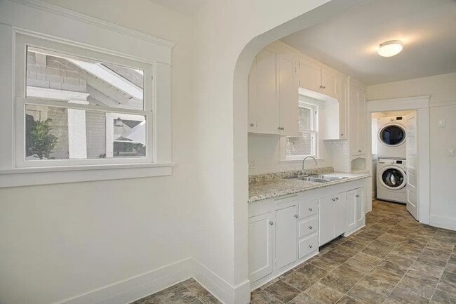 Building Photo - 3782 28th St