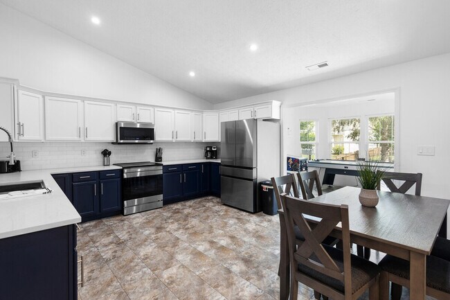 Building Photo - 11179 Catalina Dr