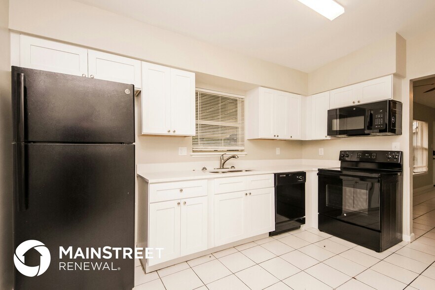 Building Photo - 4300 Devonshire Ln