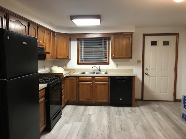 Kitchen / Side Entrance - 25 Winspear Rd