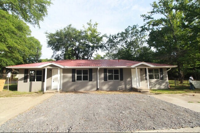 Primary Photo - 1416 Robinson Ave