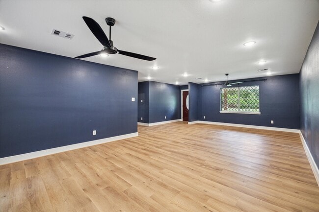 Building Photo - 1627 Crestdale Dr