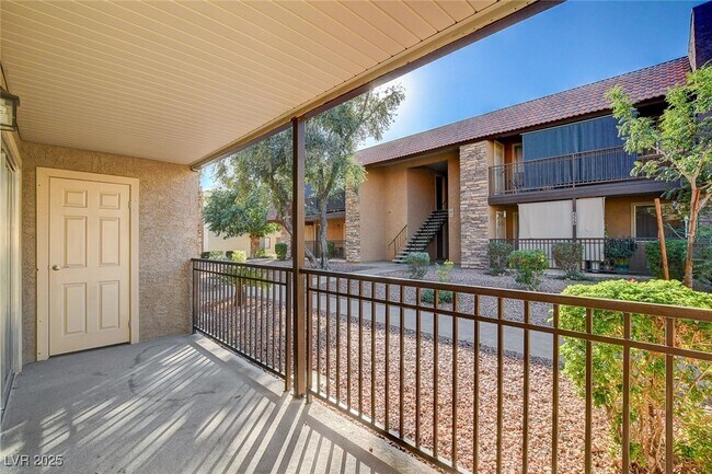 Building Photo - 5152 River Glen Dr