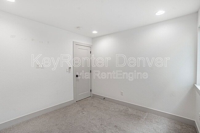 Building Photo - 1468 Yates St