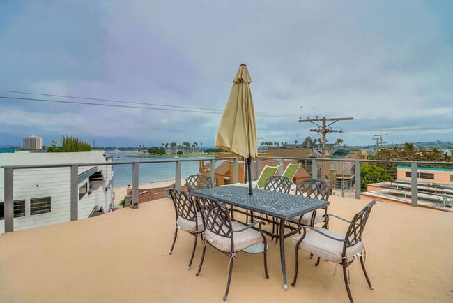 Building Photo - Private Rooftop Deck South Mission Beach