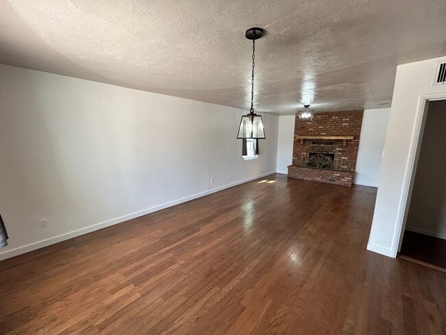 Building Photo - 456 N Horne