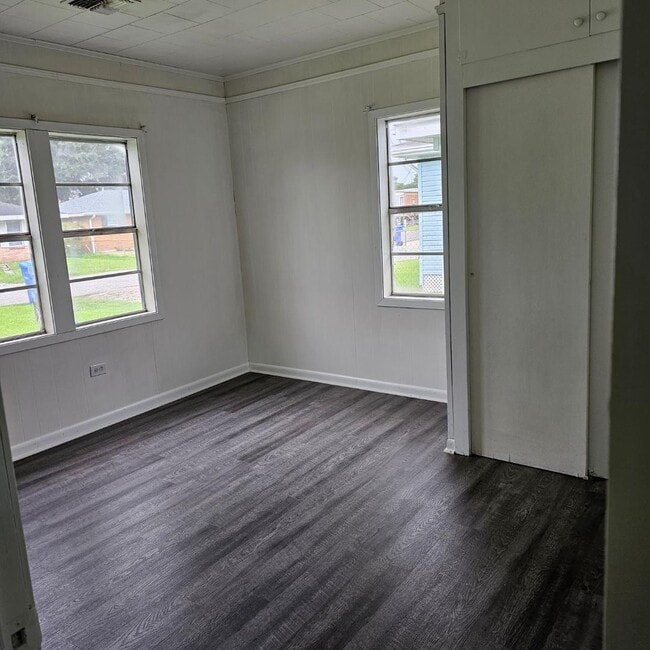 Building Photo - 611 Willow St