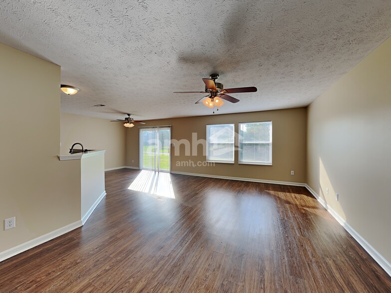Building Photo - 543 Grabill Dr