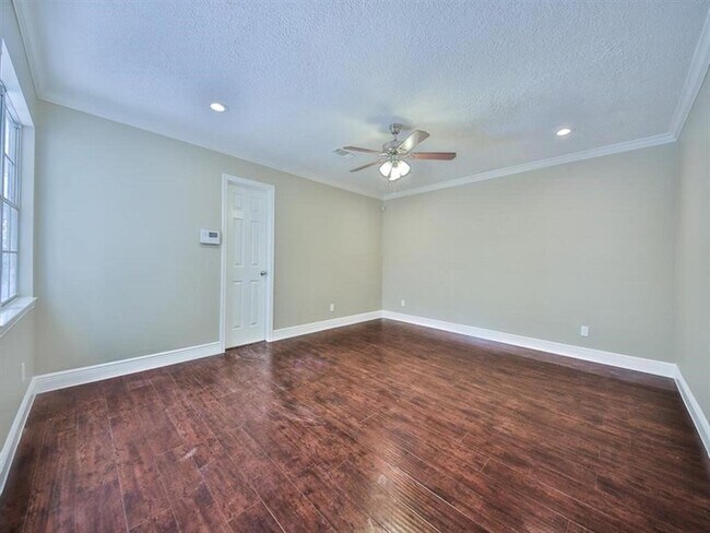 Building Photo - 10519 Laneview Dr