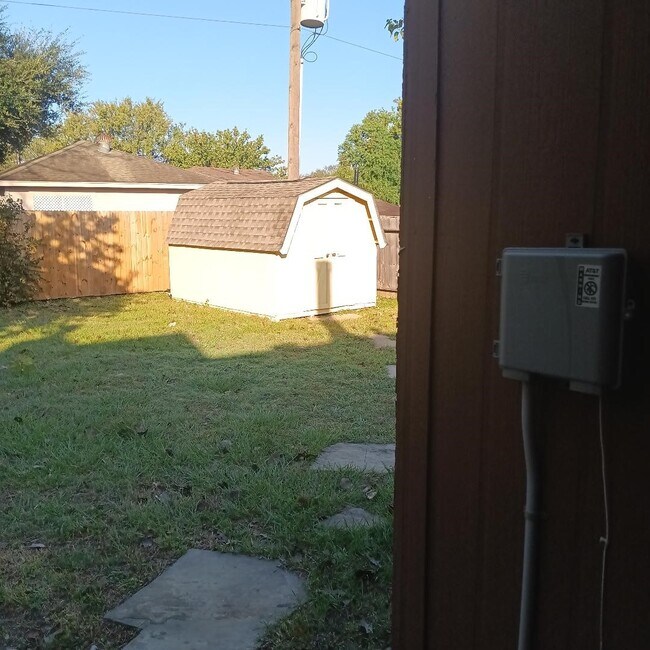 Building Photo - 9610 Wellsworth Dr