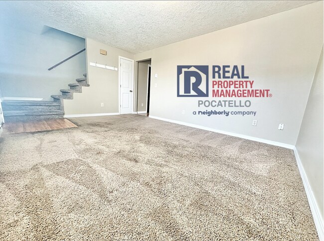 Building Photo - 230 W Chubbuck Rd