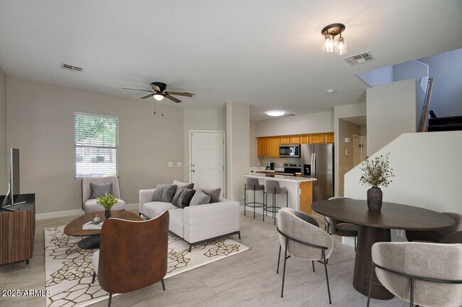 Building Photo - 1552 S Roadrunner Dr