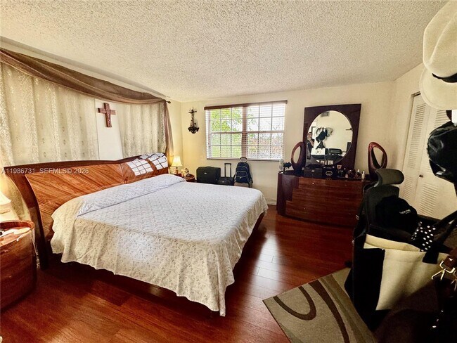 Building Photo - 9731 Fontainebleau Blvd