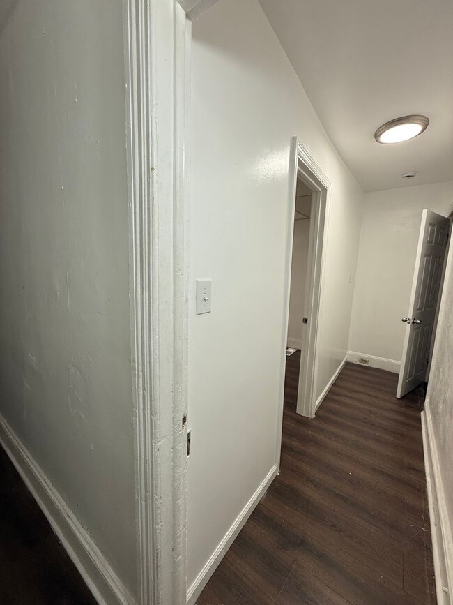 Building Photo - Nice size house for rent freshly done