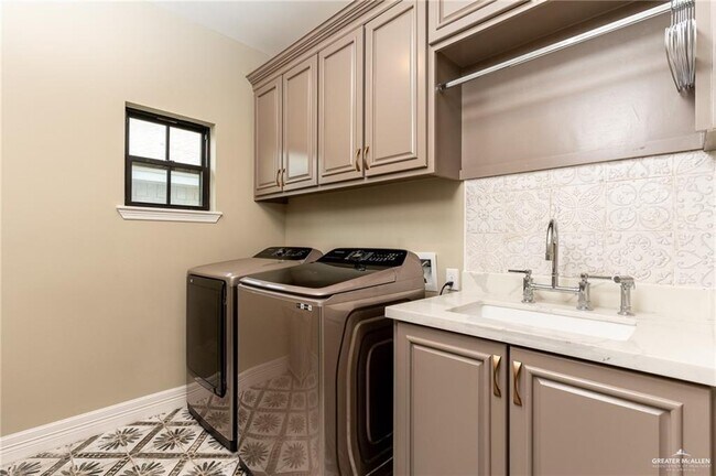 Building Photo - 10 W Alteza Dr