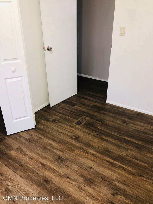 Building Photo - 1-21 Dinardo Manor