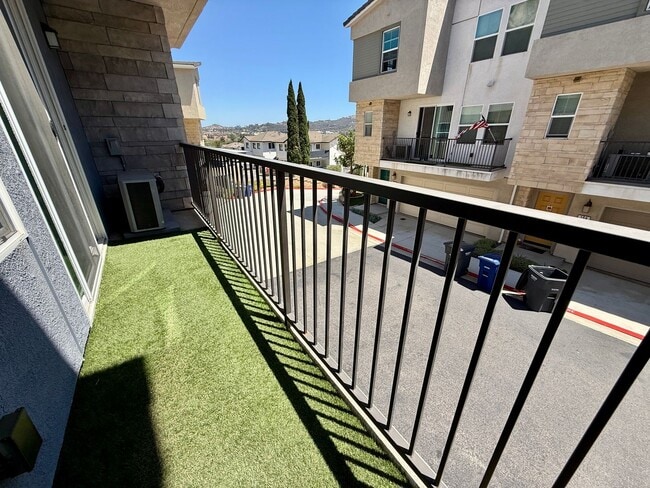 Building Photo - Luxury Townhome 3 level 2 car garage  modern kitchen must see charmer $3350