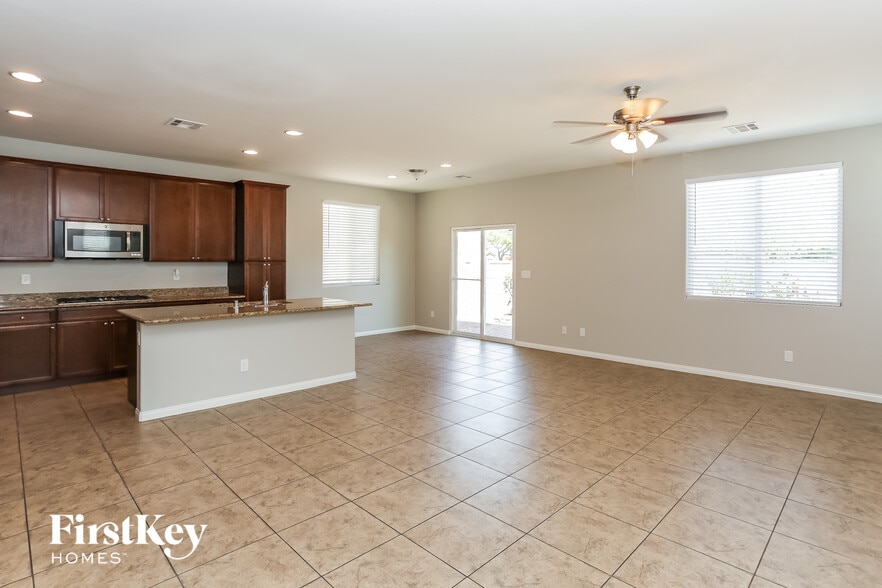 Building Photo - 6916 Yellow Cosmos Ave