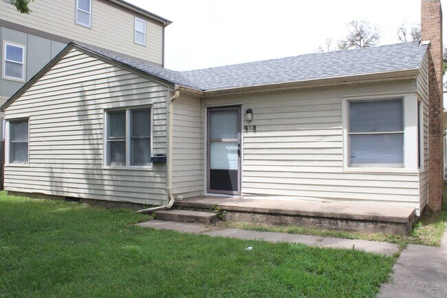 Building Photo - House on Kearney- Close to campus