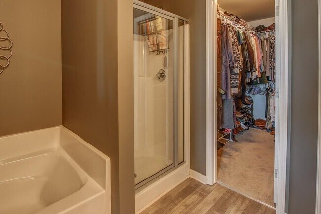 Building Photo - 282 Turtle Creek Dr