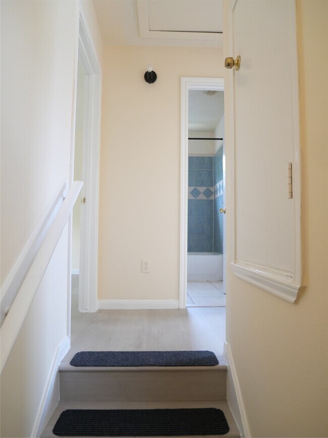 Building Photo - 6603 Schambray St