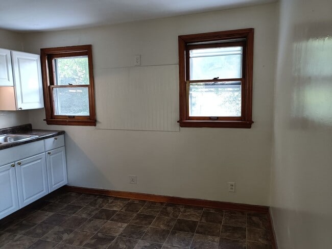 Building Photo - 5512 N 52nd St