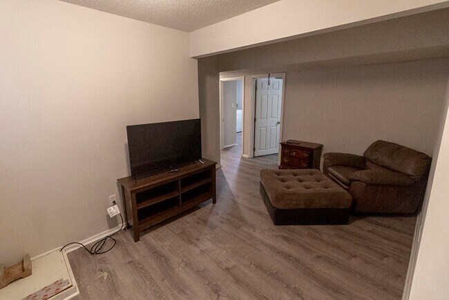 Building Photo - 204 Wheaton Ct