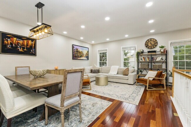 Building Photo - Nestled in the desirable Potomac Lakes com...