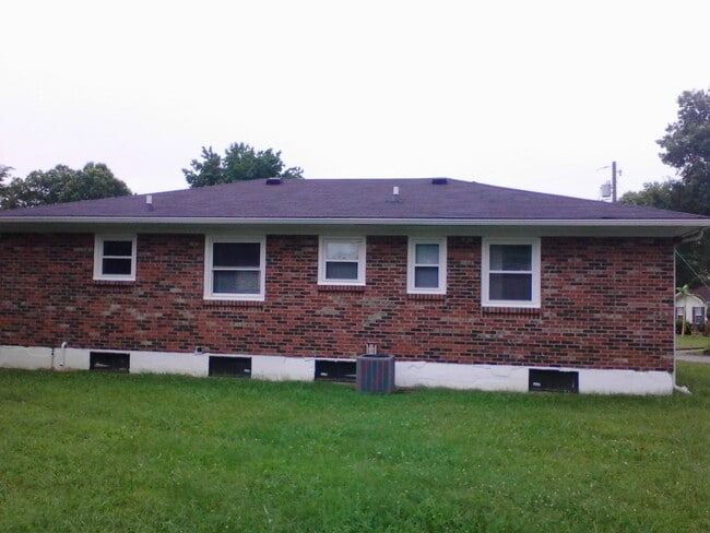 Building Photo - Nice 3 BR 1.5 House in Shively