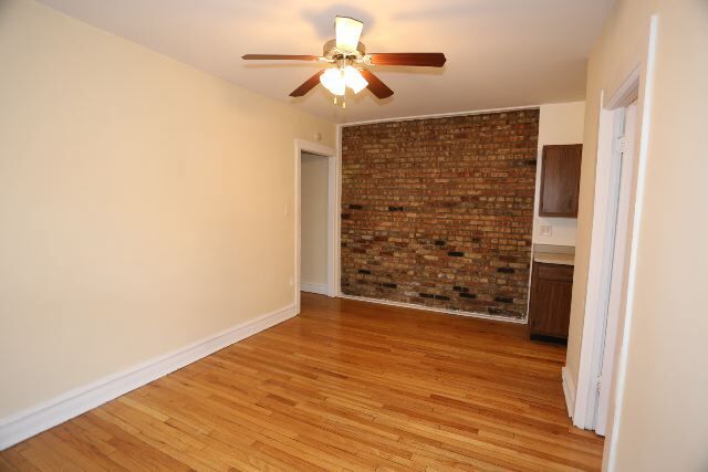 Building Photo - 956 W Cornelia Ave