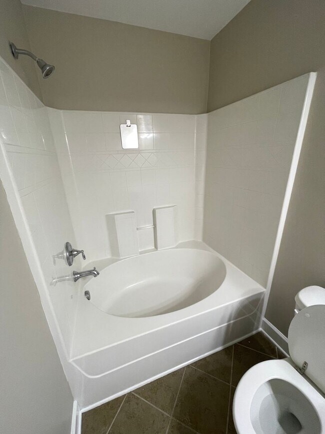 Building Photo - Lenox Village!