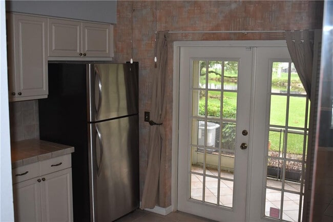 Building Photo - 7890 Dixie Beach Cir